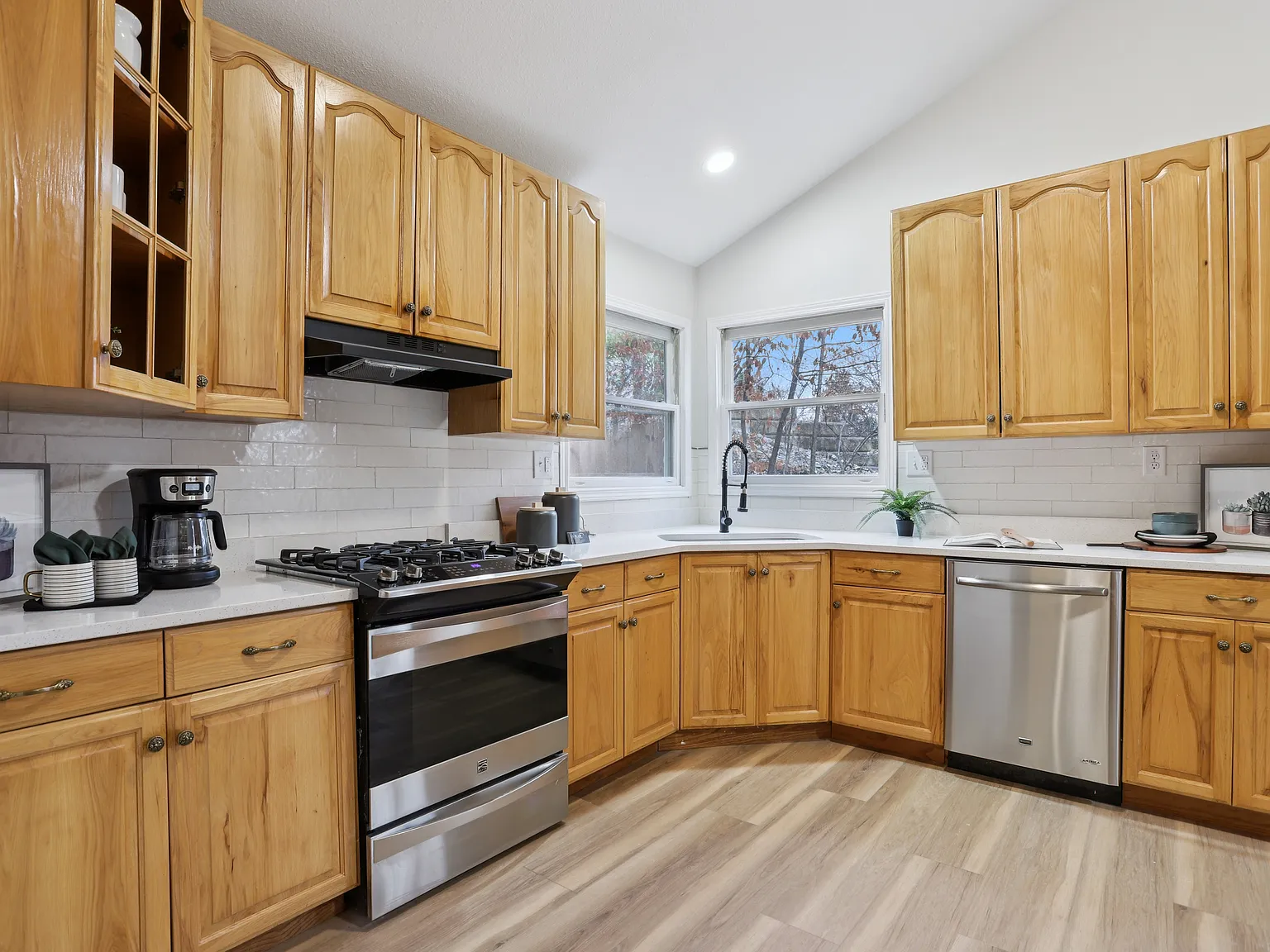 3 bed, 1926 sqft, $5,469 — Photo 3