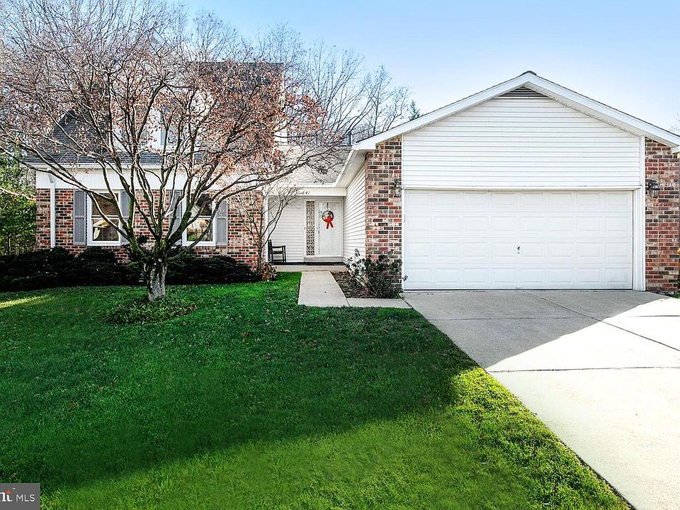1st image of 841 Singing Hills Ct