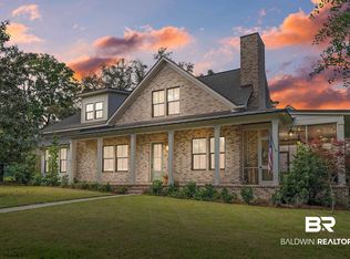 152 Pinecrest Ln, Fairhope, AL 36532
