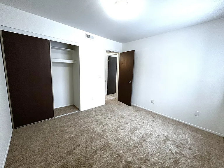 Charter Oaks Apartments — Photo 222