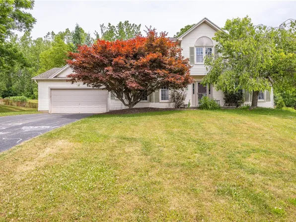 409 Highfield Dr, Macedon, NY 14502