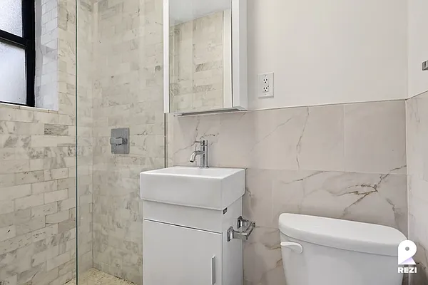 Rented by REZI | media 9