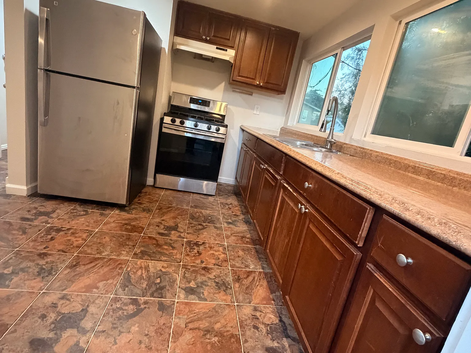 2 bed, 900 sqft, $2,700 — Photo 2