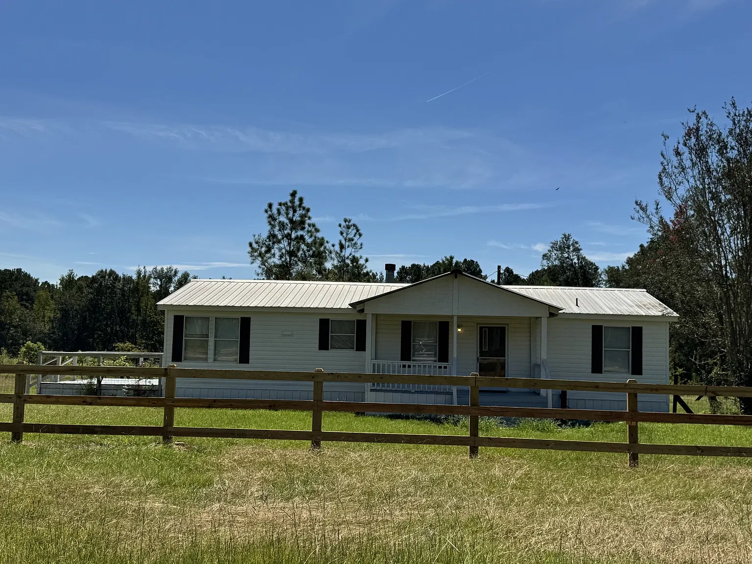 3 bed, 1140 sqft, $1,575 — Photo 1