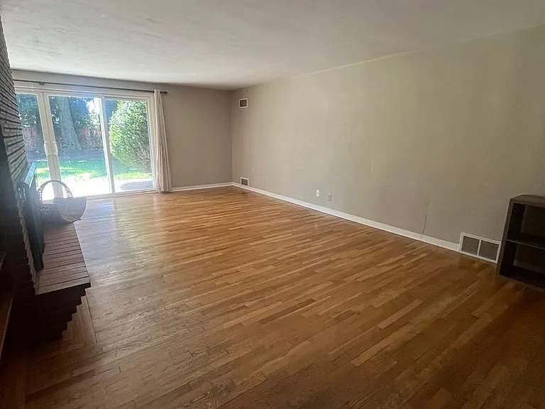 980 Sherwood Pl — Photo 4