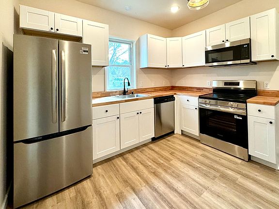 2nd image of 420 D St NE
