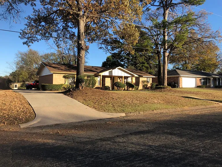 3706 Linda Kaye Dr — Photo 2