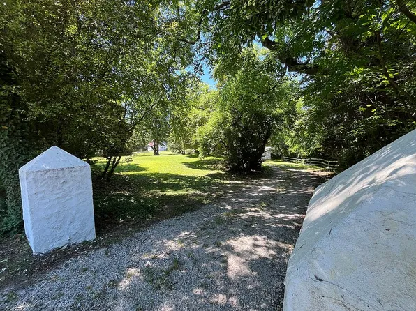 611 Appomattox St, Hopewell, VA 23860