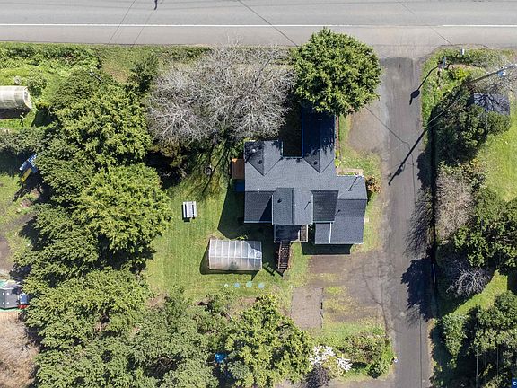 5th image of 43 NW Knoxville St