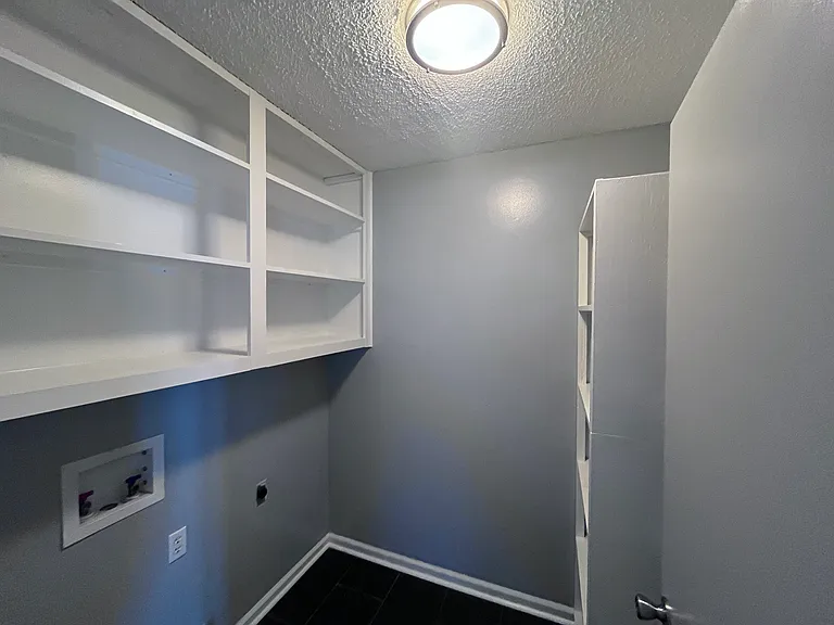 113 Cornwall Ct — Photo 31