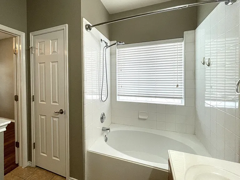 9109 Nathaniel Dr — Photo 17