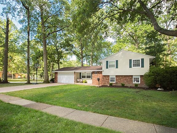 3rd image of 238 Beachwood Ave