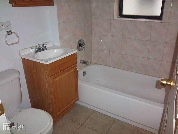 5th image of 829 W Cuyler Ave