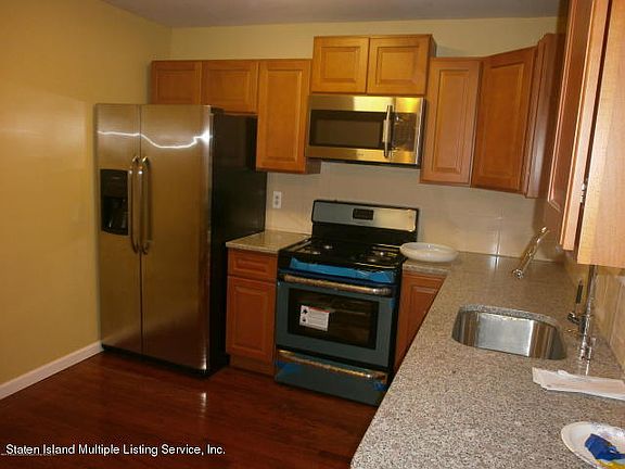 5th image of 22 Holland Ave