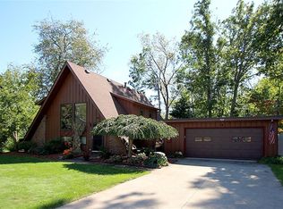 722 Valley Dr, Amherst, OH
