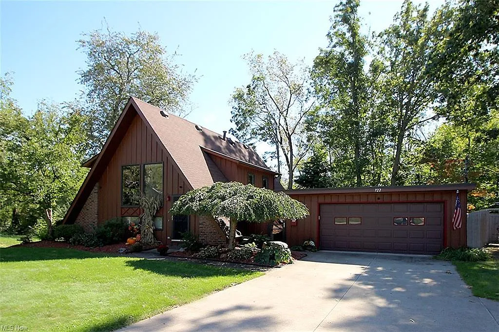 722 Valley Dr photo 1