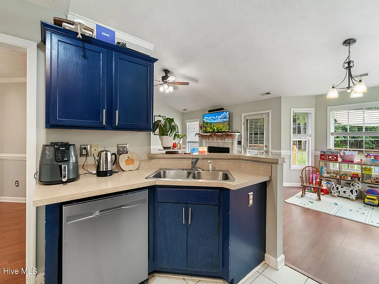 183 Bridlewood Dr — Photo 11
