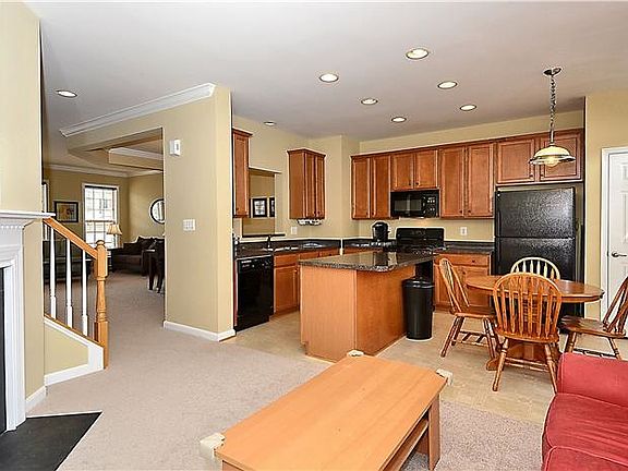 3rd image of 5627 Sheals Ln