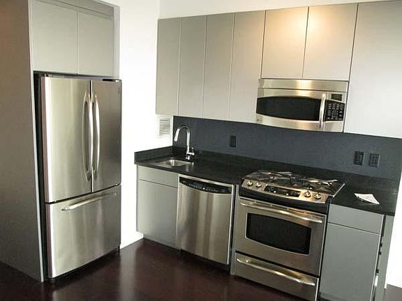 2nd image of 33 Desbrosses St