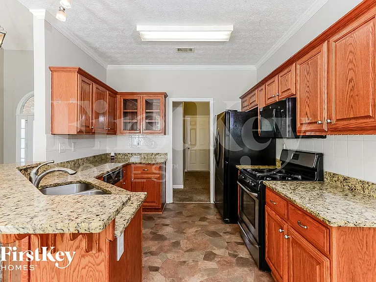 381 Glouchester Dr — Photo 6