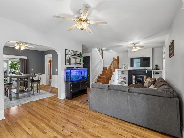 524 6th St, West Des Moines, IA 50265