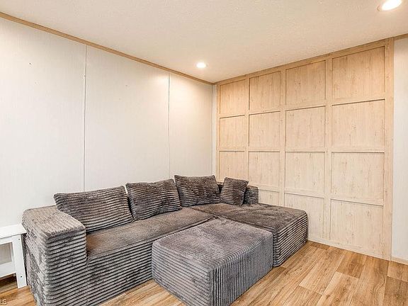 3rd image of 275 Beaver Creek Rd