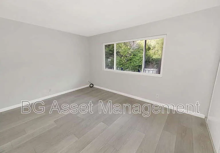 10 Lee St #4 — Photo 8