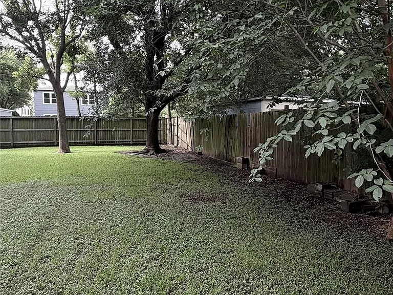 1118 Hunter Dr #A — Photo 26