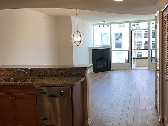 5th image of 555 Front St Unit 2101