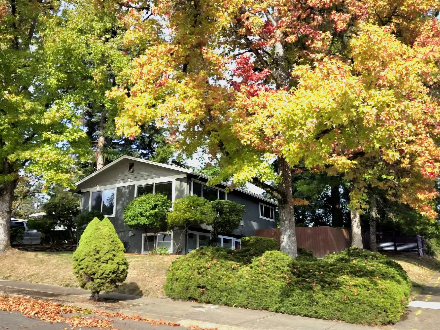 5 bed, 2280 sqft, $3,995 — Photo 1
