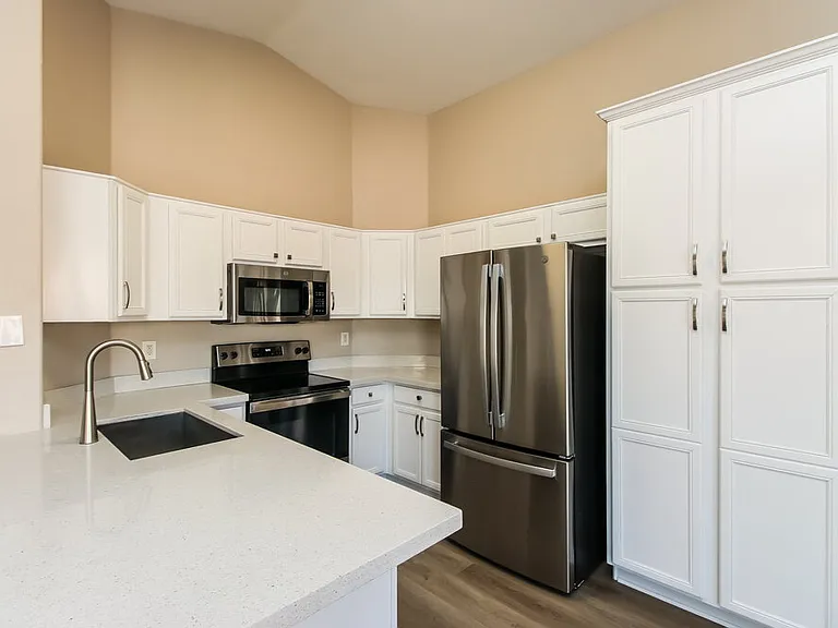 1652 N Serina — Photo 7