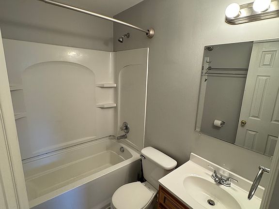 4th image of 310 Moss Rose Ct #B