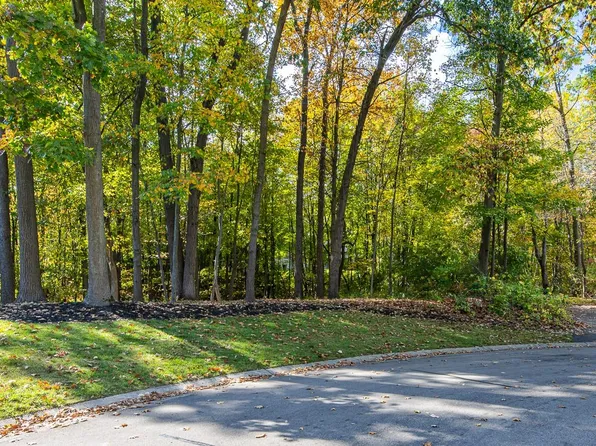 9933 Kingston Rdg, Clarkston, MI 48348