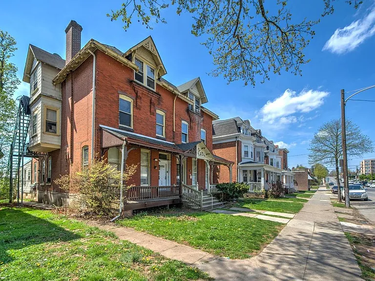 1020 W Main St — Photo 19