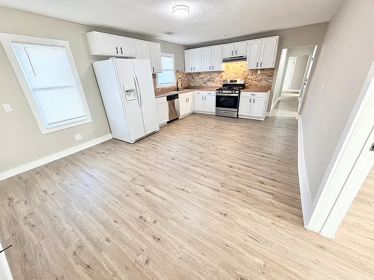 1327 Bailey Ave — Photo 7