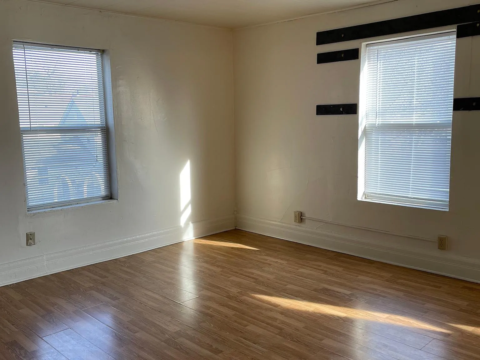 Studio, $979 — Photo 4
