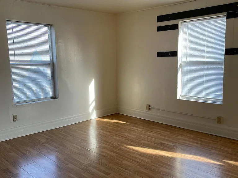 618 E Court St #3 — Photo 4
