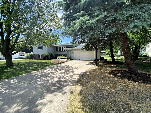 3rd image of 210 Avalon Dr