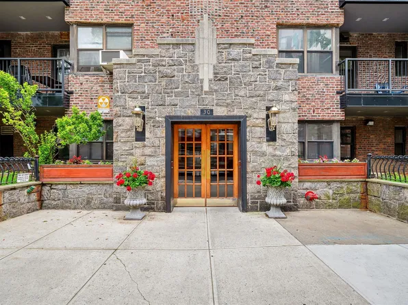 30 Clinton Place #2F, New Rochelle, NY 10801