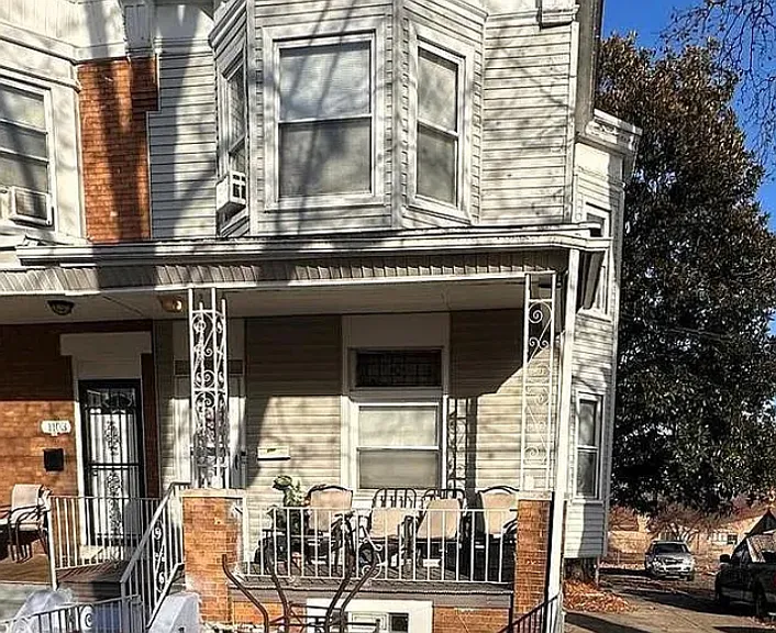 1101 Parker St — Photo 1