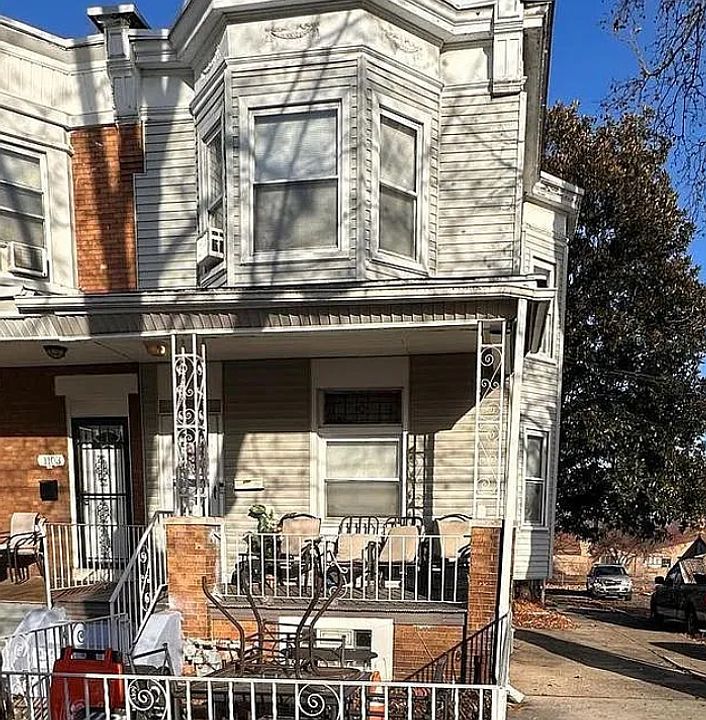 1st image of 1101 Parker St