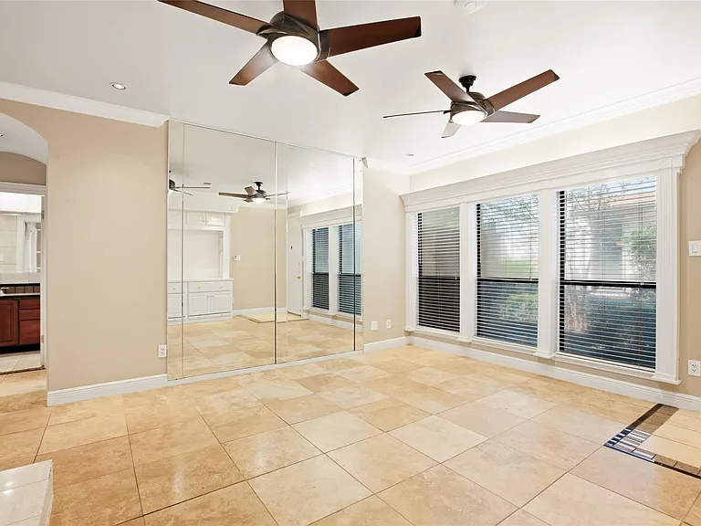 2100 Tanglewilde St #537 — Photo 8