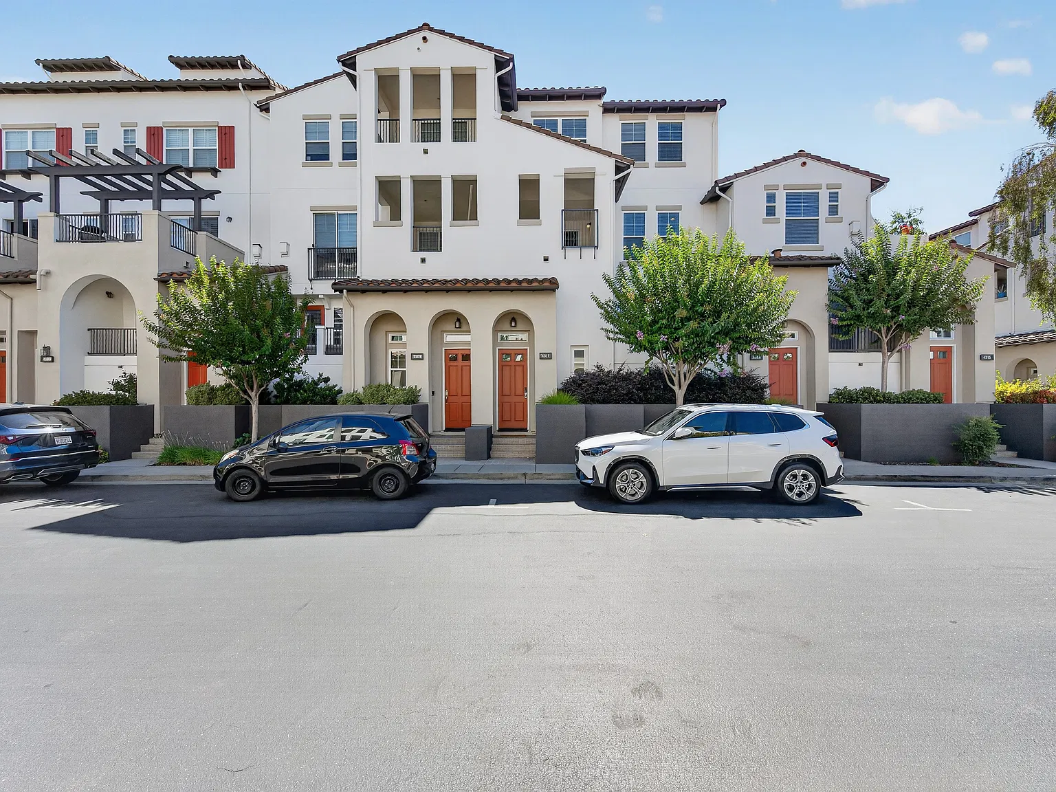 2 bed, 2.5 bath, 1410 sqft, $3,200 — Photo 1