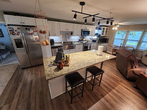 4th image of 282 Alpine Dr