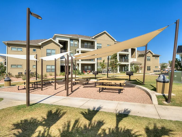La Contessa Apartments — Photo 10