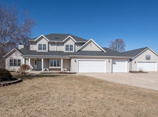 S79W30450 Yale Ct, Mukwonago, WI 53149