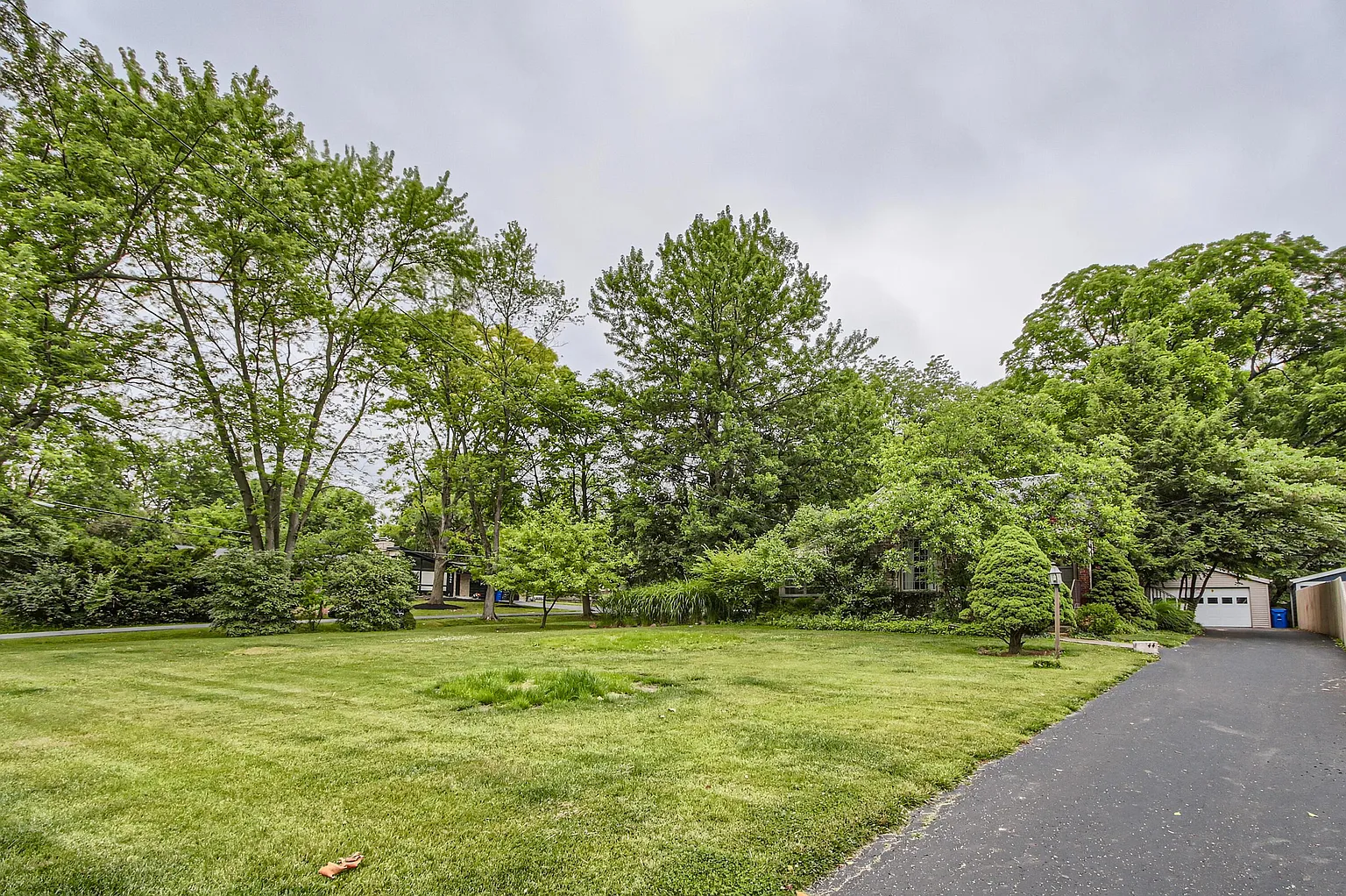 4044 Riverside Dr photo 1