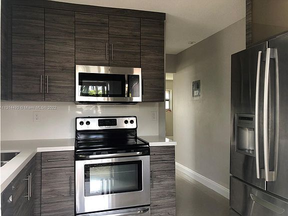 2nd image of 811 NW 6th Ave APT 1