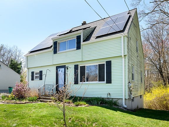 3rd image of 24 Chestnut Hill Rd
