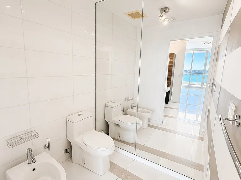 2020 N Bayshore Dr #2909 — Photo 10